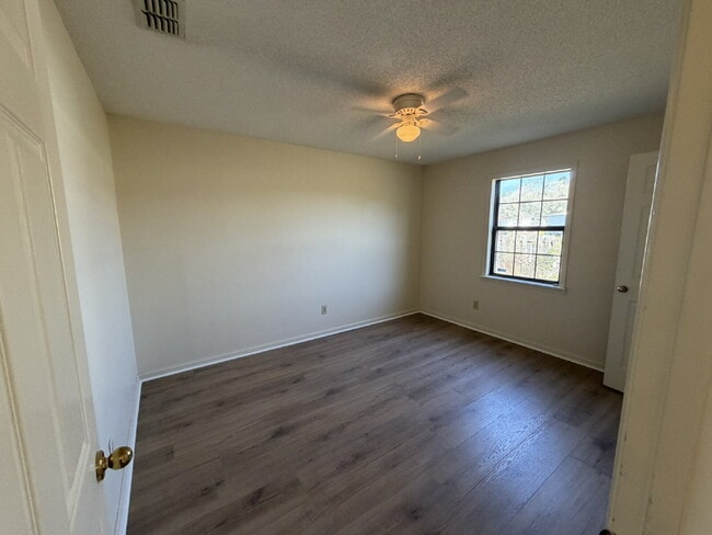 Building Photo - Home For Rent