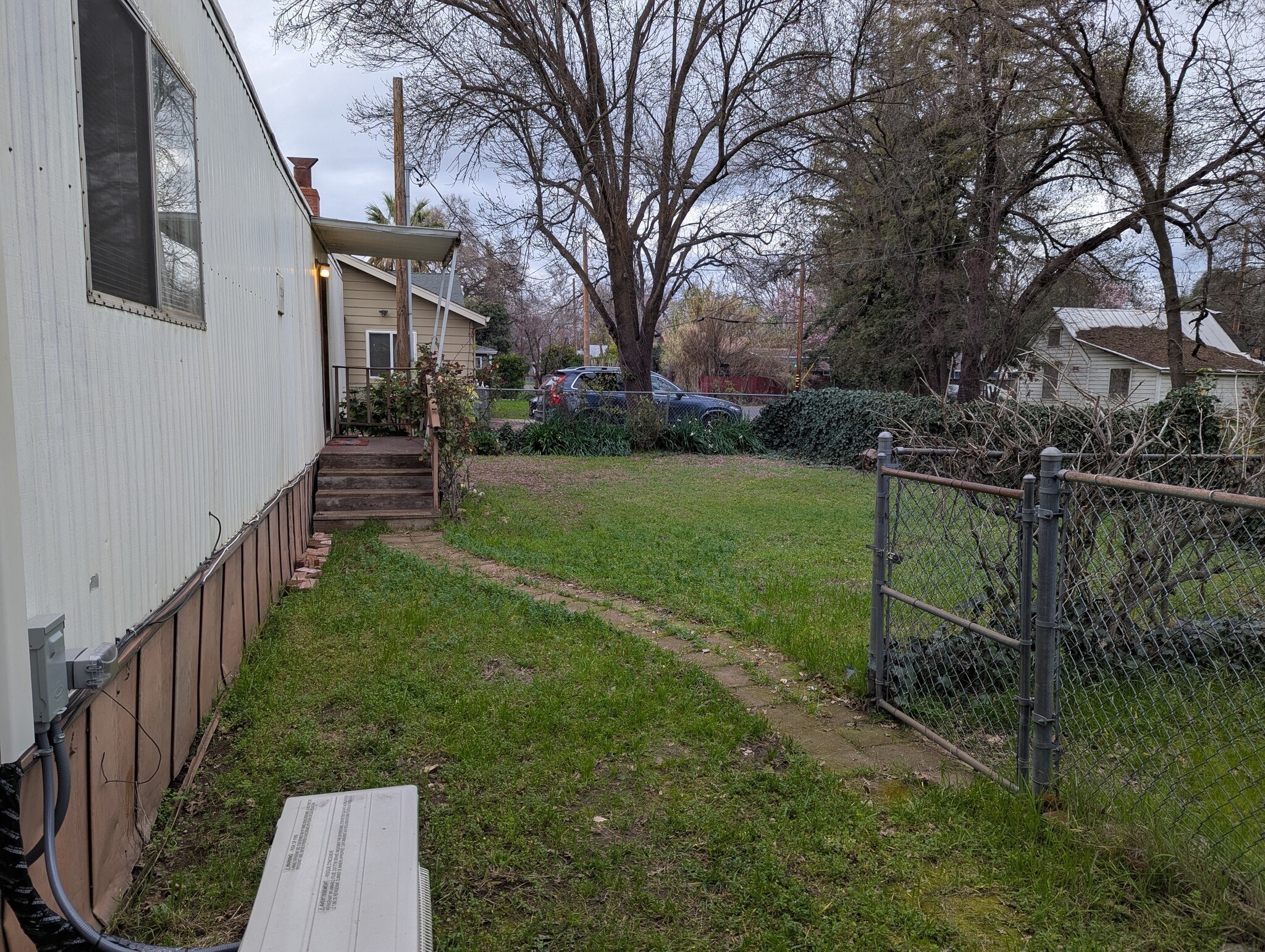 Large, private, fenced yard - 1334 Boucher St