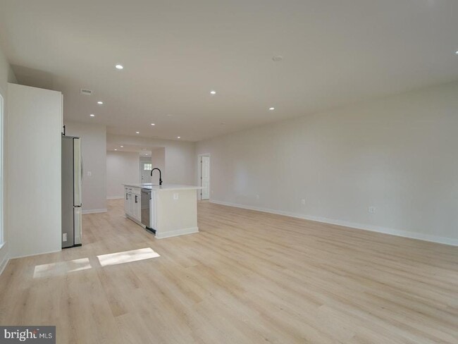 Building Photo - 14750 Jordan Ln