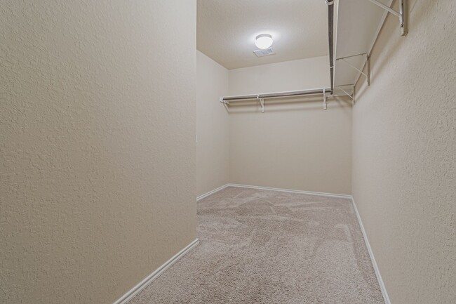 Building Photo - $300 OFF 1ST MONTH RENT IF YOU MOVE IN WIT...