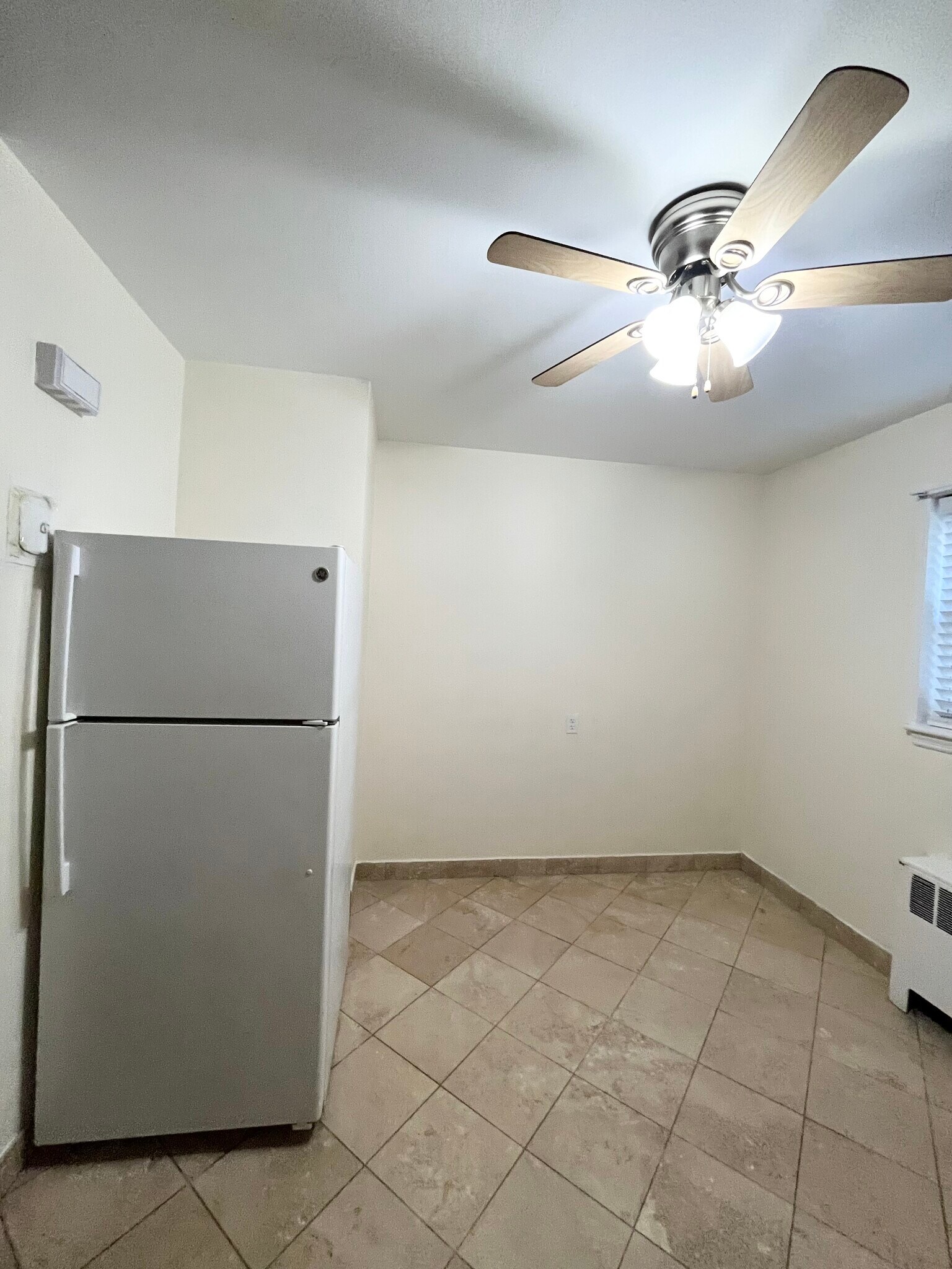 Kitchen/dining area - 51 W Hudson Ave