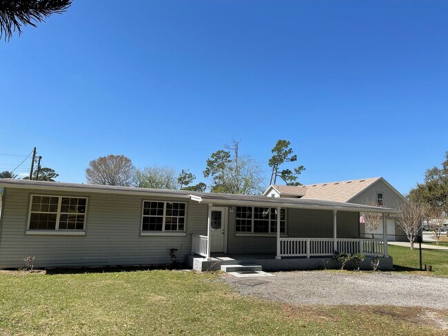 Primary Photo - Charming 3-Bedroom Home in Ormond Beach