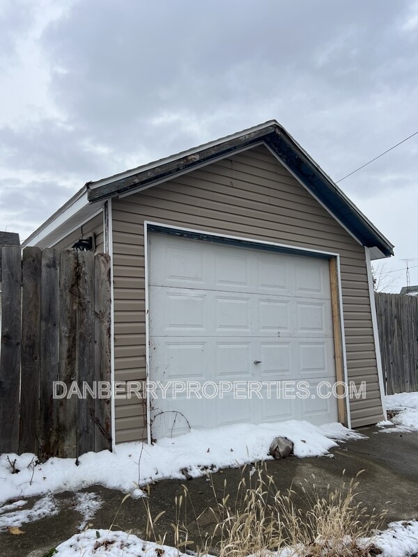 Building Photo - 2416 Lawton Ave