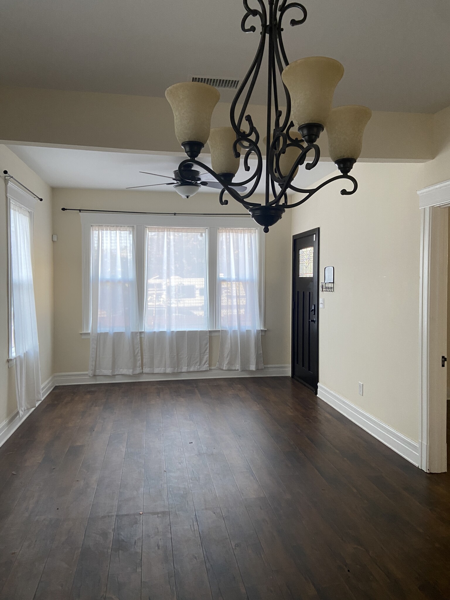 Living room - 2510 E 3rd St
