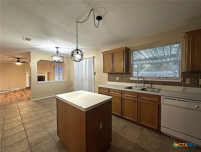Building Photo - 2312 Guy Cir