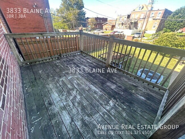 Building Photo - 3833 Blaine Ave