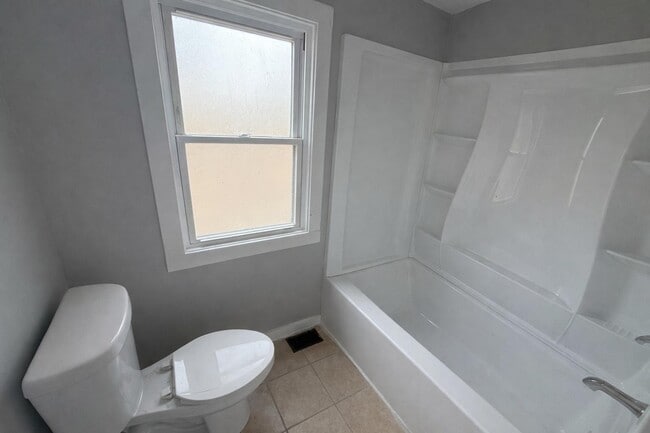 Building Photo - 3526-28 E 9th Ave