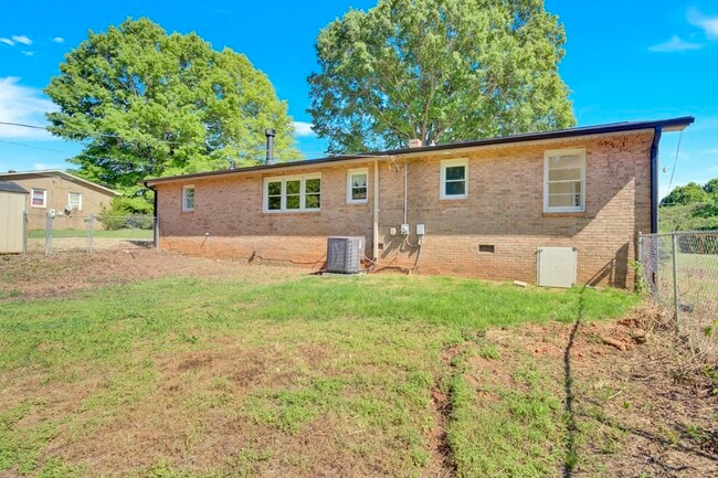 Building Photo - 7960 Gregory Rd