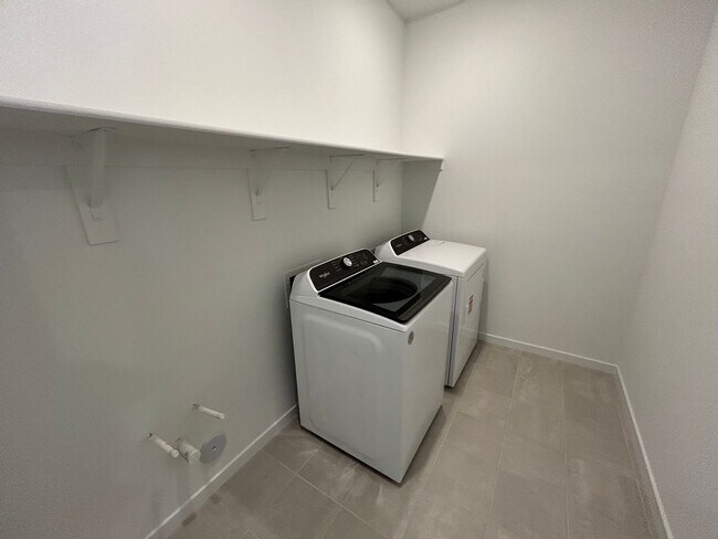 Building Photo - 17449 W Eva St