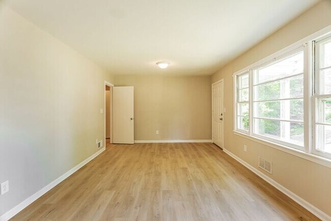 Building Photo - $1300! 3Bed/1Bath in Center Point! Available Soon! Cheers to 250 years—celebrate with limited-tim...