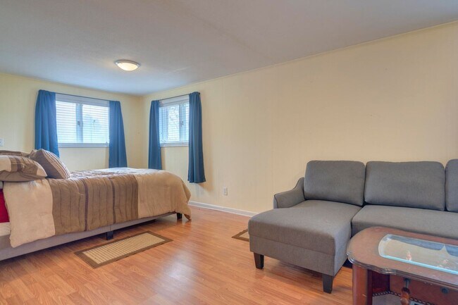 Building Photo - 202 Fincastle Dr