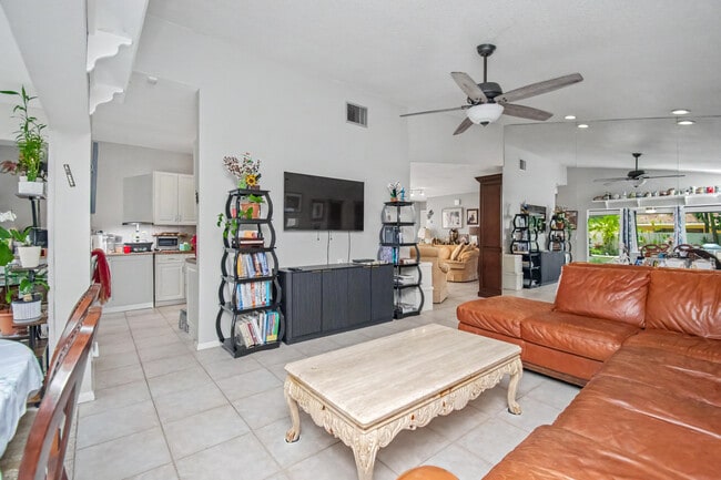 Building Photo - 7678 Solimar Cir