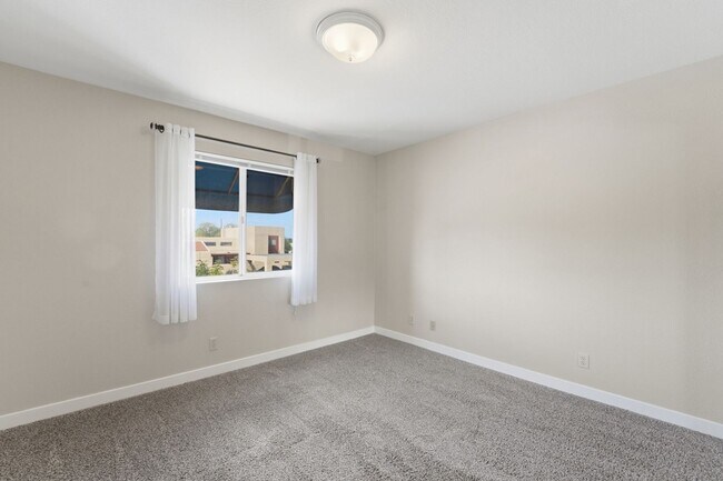 Building Photo - Fully Updated 2 Bed Mesa Condo | Quartz Counters + Pool & Spa