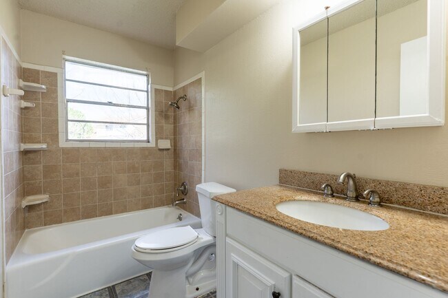 Building Photo - Spacious Rent to Own in South OKC!