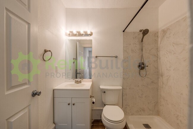 Building Photo - PERFECT HOME FOR STUDENTS OR PROFESSORS IN THE UNM AREA!!