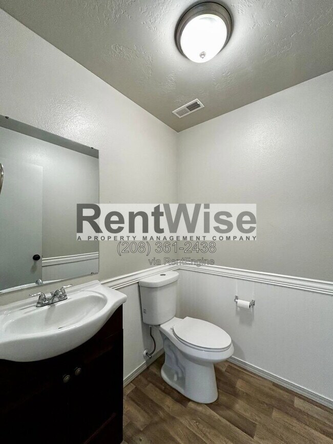 Building Photo - 119 E Walcott Lake Dr