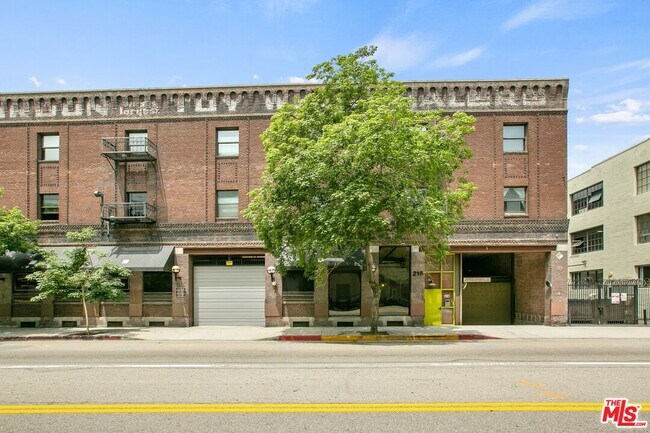 Building Photo - 215 S Santa Fe Ave