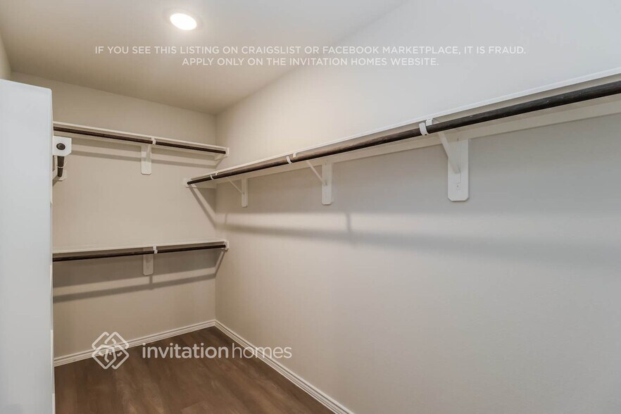 Building Photo - 5604 Poinsettia Pl