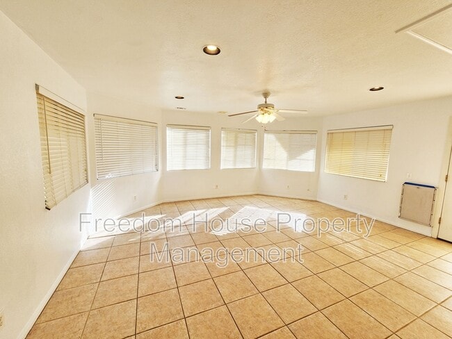 Building Photo - 2341 Yakima Ave