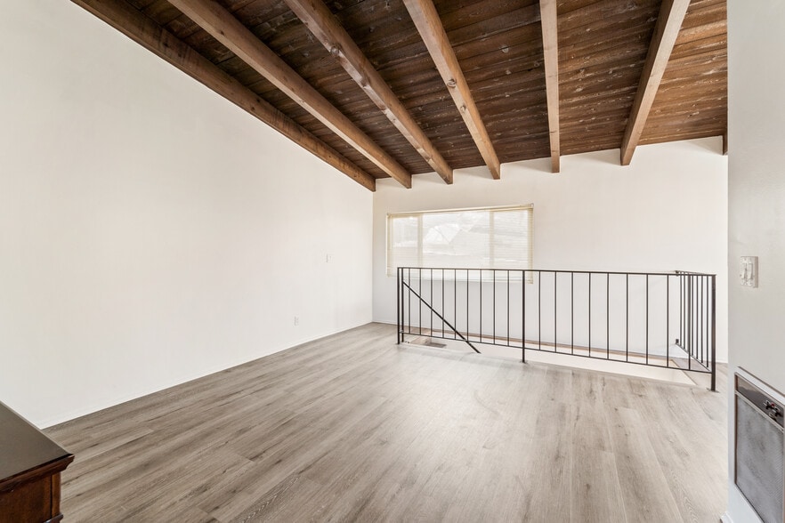 Building Photo - 1909 Harriman Ln