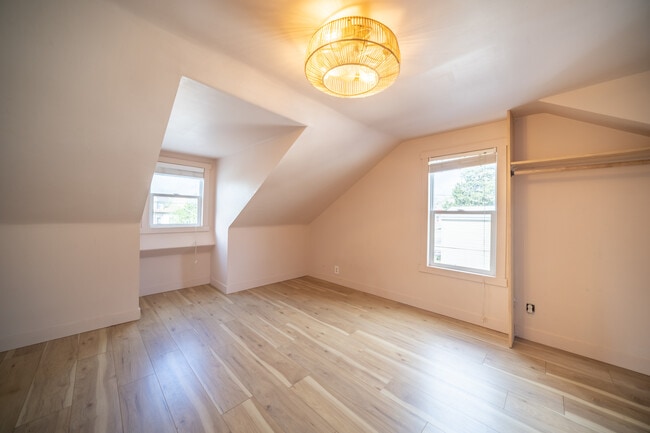 Building Photo - 714 Villa St