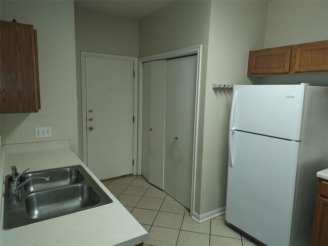 Building Photo - 2206 S Bagdad Rd