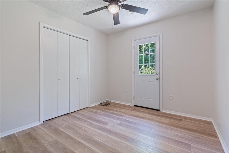 Building Photo - 3023 N Old Missouri Rd