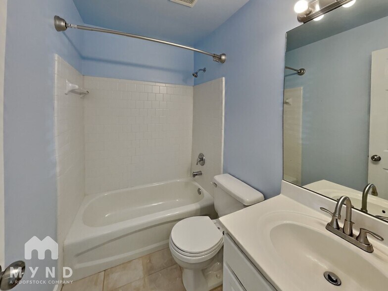 Building Photo - 374 Darter Point NW