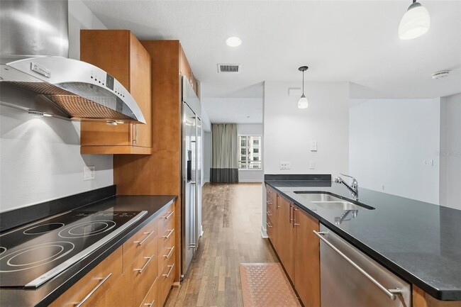 Building Photo - 100 S Eola Dr