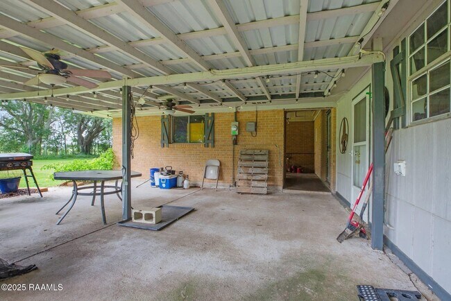 Building Photo - 681 Emar Dr