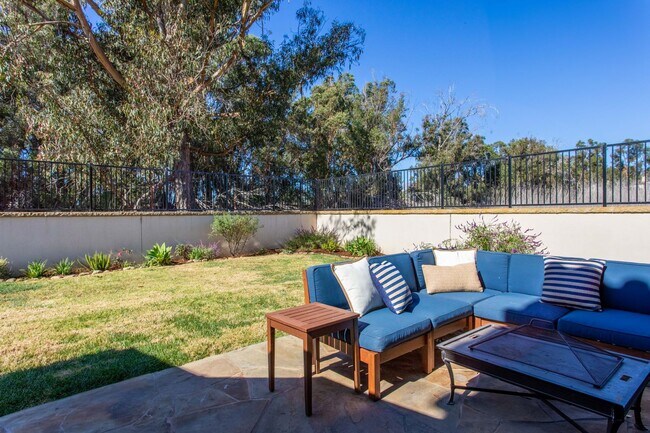 Building Photo - Large 5 bed / 5 bath Tuscan Style Home on ...