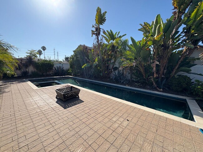 Building Photo - 4945 Mt Alifan Dr