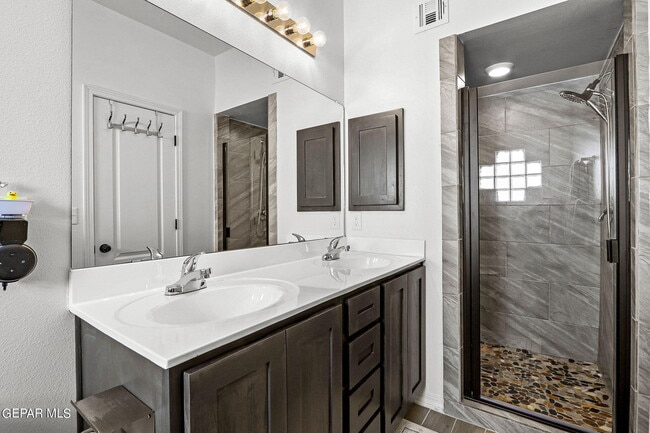 Building Photo - 14852 Jack White Ave