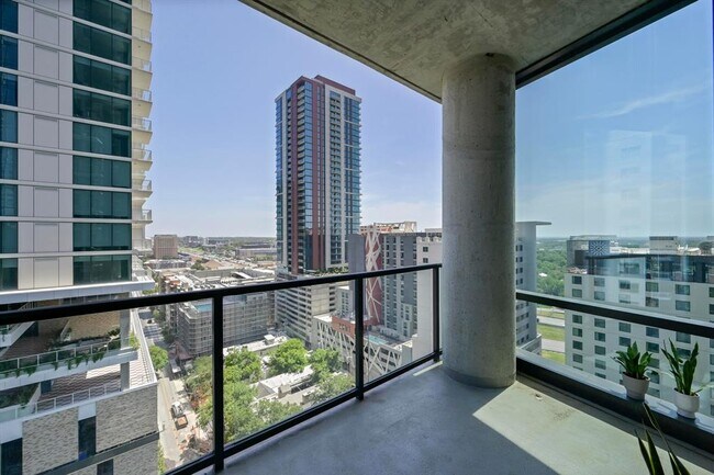 Building Photo - 70 Rainey St