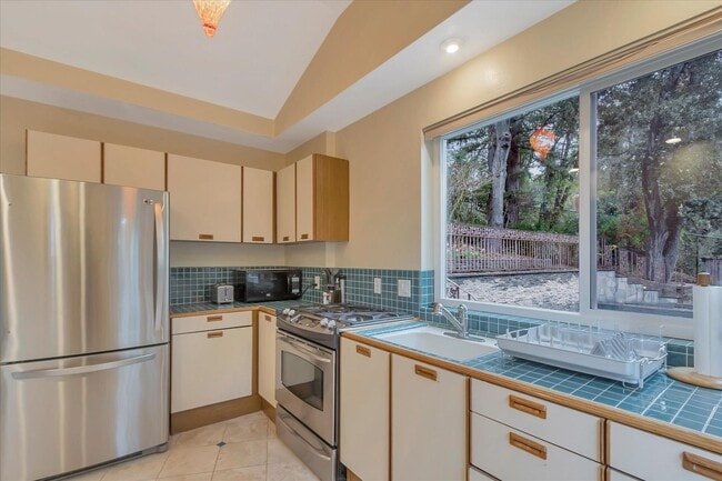 Building Photo - 16101 Matilija Dr