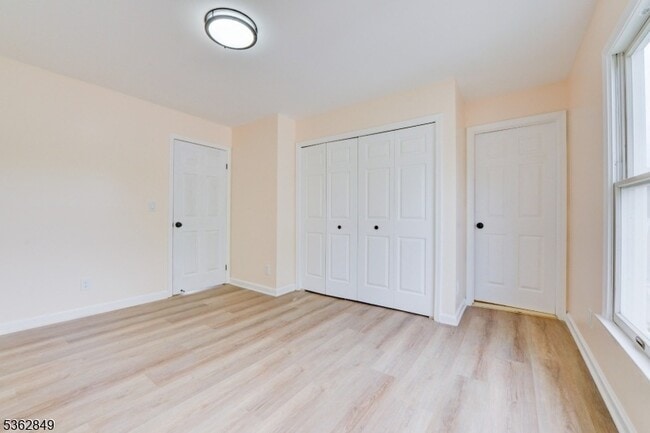 Building Photo - 145 S Arlington Ave