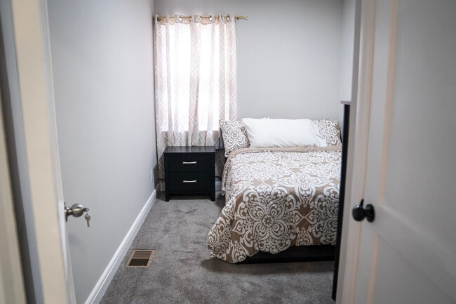 Building Photo - 8623 Willow Oak Rd