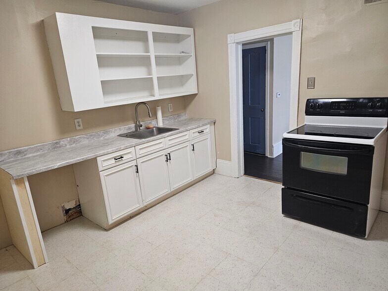 Kitchen - 1165 York Rd