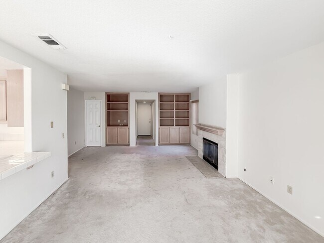 Building Photo - 40041 Zamura Ct