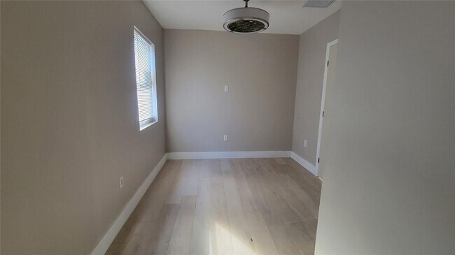 Building Photo - 512 NW 15th Terrace