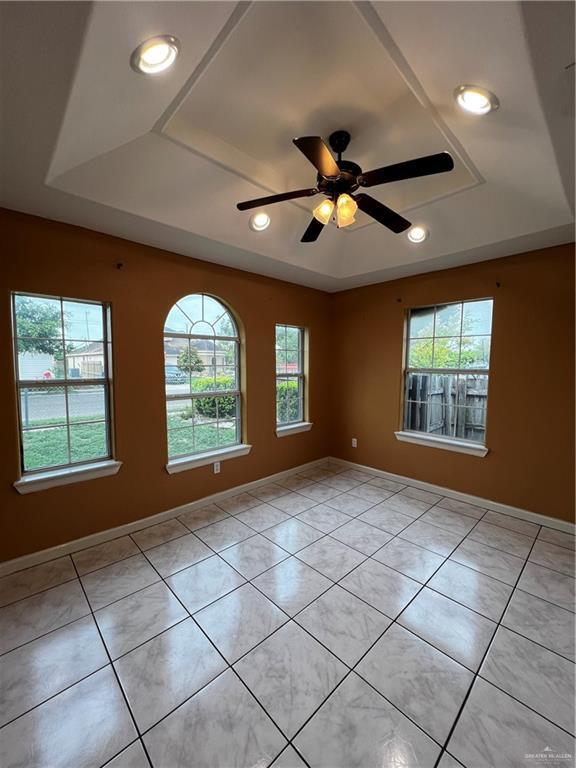Building Photo - 906 Gonzalez Dr