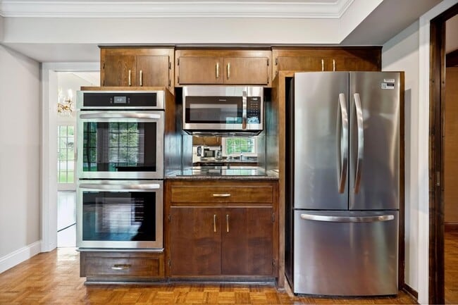 Building Photo - 5721 Londonderry Rd