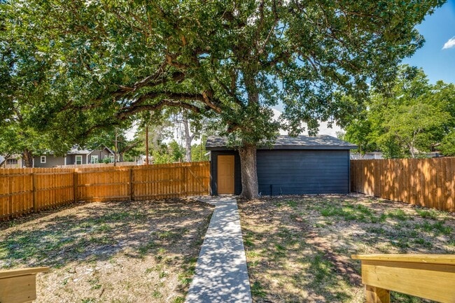 Building Photo - BEAUTIFULLY-RENOVATED JEFFERSON HEIGHTS HOME