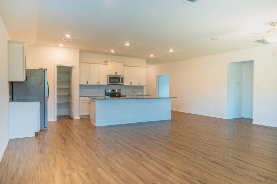 Building Photo - 423 Bluejack Wy