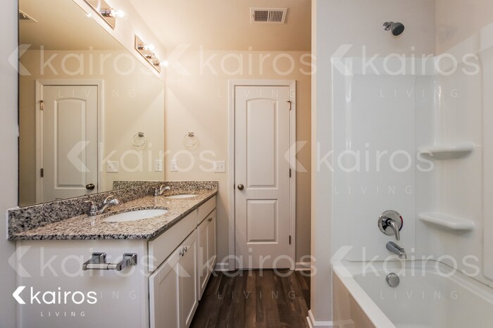 Building Photo - 270 Christopher St