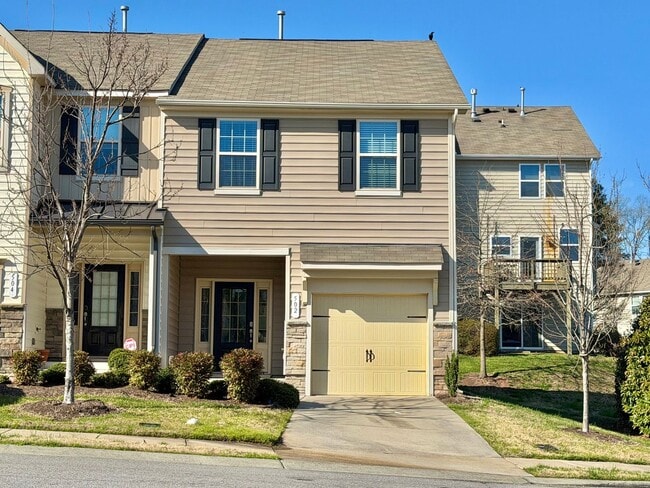 Building Photo - Updated 3BR Townhome | Community Pool, Gym, Pickleball, & Tennis Courts | Easy RTP Access