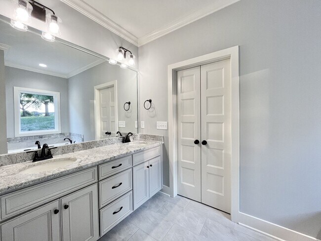 Building Photo - Luxury Living in Wilson County