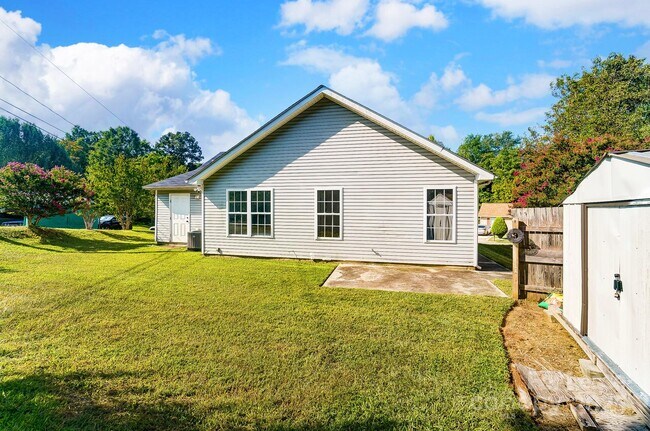 Building Photo - 8507 Sunflower Rd