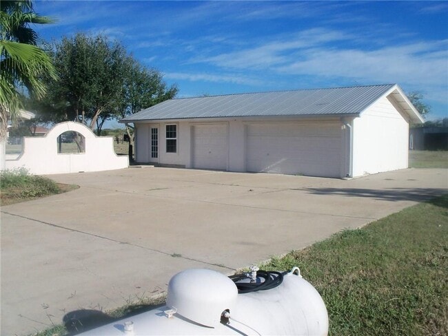 Building Photo - 9506 Schmidt Ln