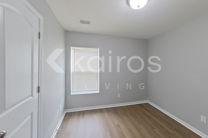Building Photo - 1010 E Macree Terrace